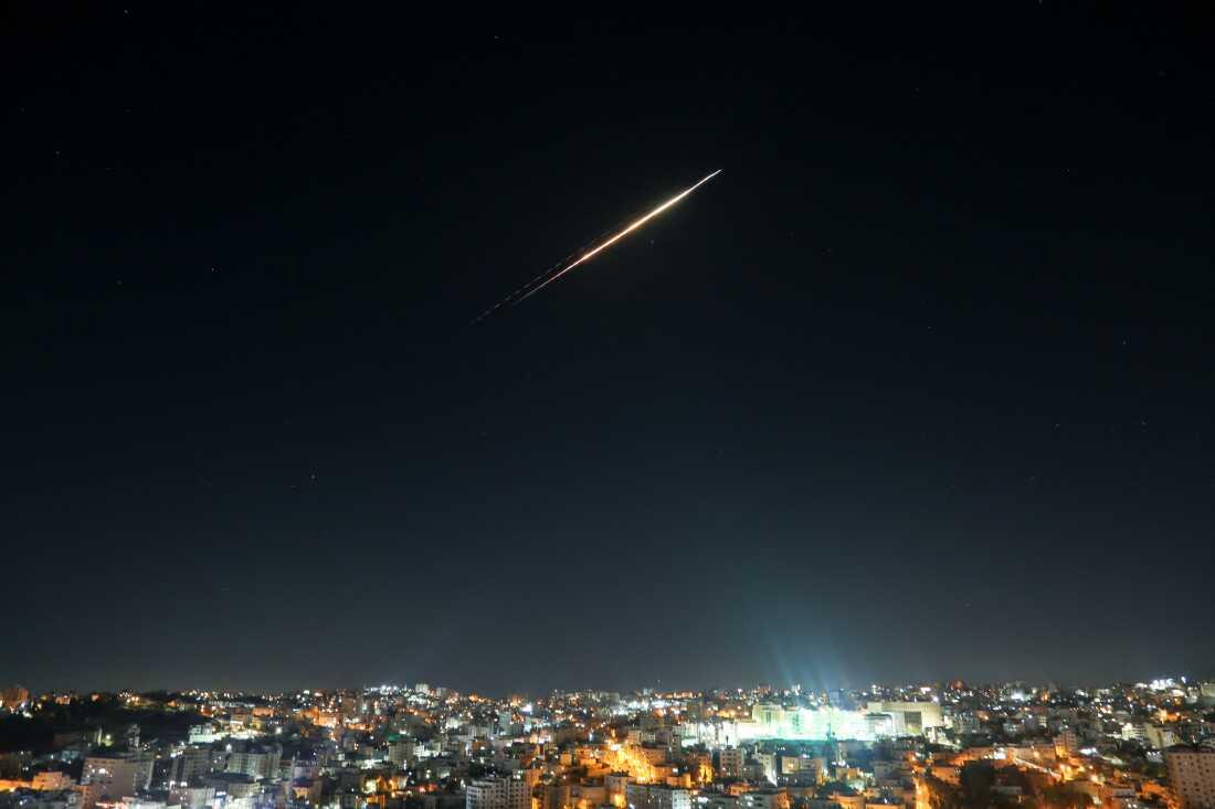 ইয়েমেনে ইসরায়েলি হামলা, পাল্টা ক্ষেপণাস্ত্র ছুড়েছে হুতিরা